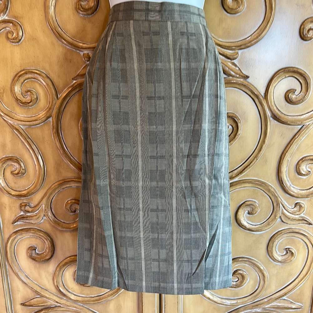 Elegant Brown Plaid Skirt